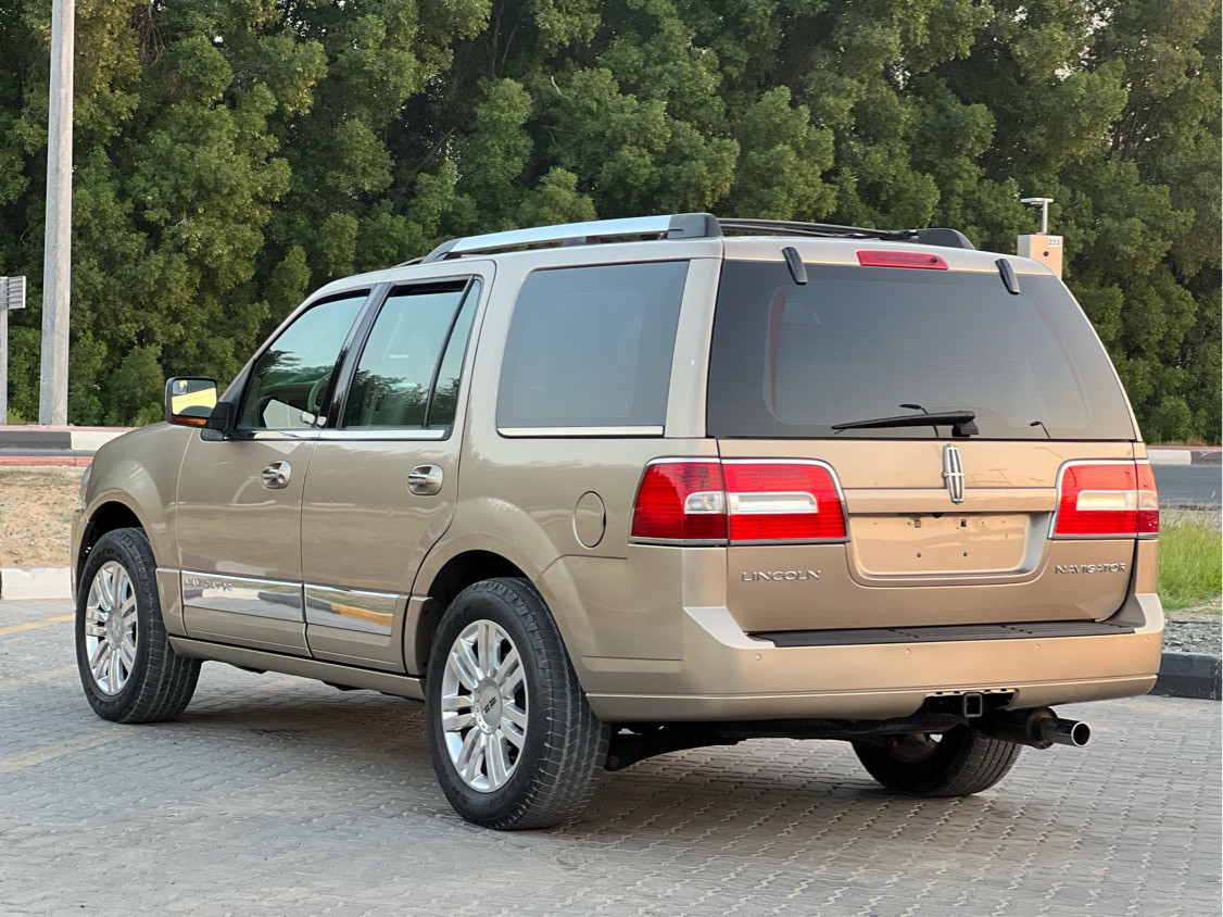Lincoln Navigator - Image 8