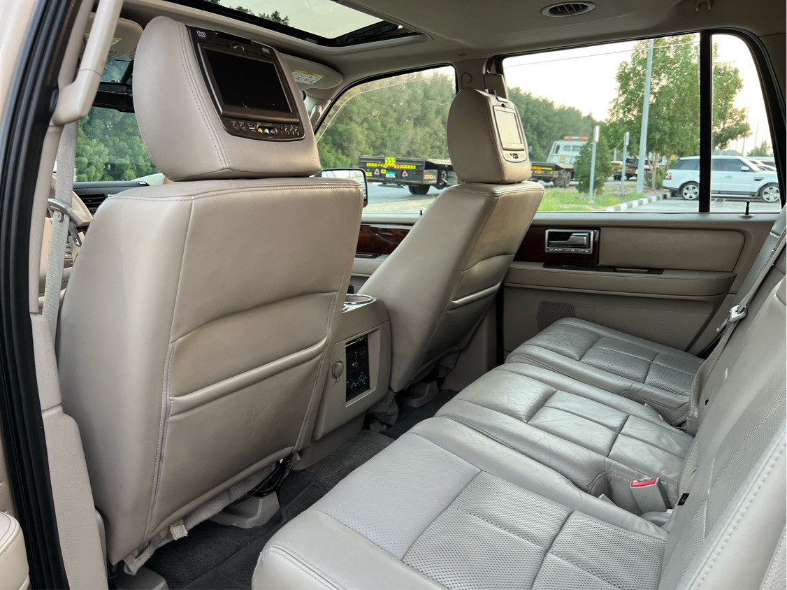 Lincoln Navigator - Image 12