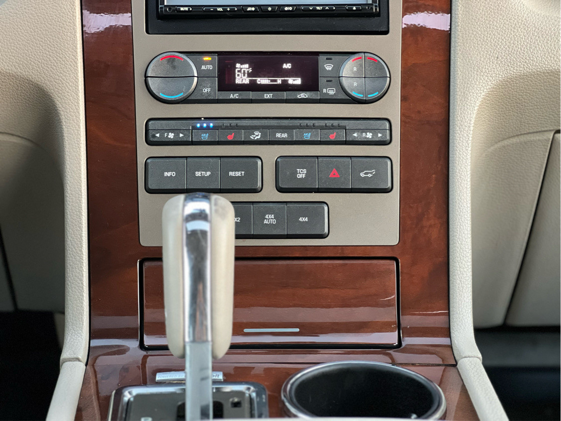 Lincoln Navigator - Image 16