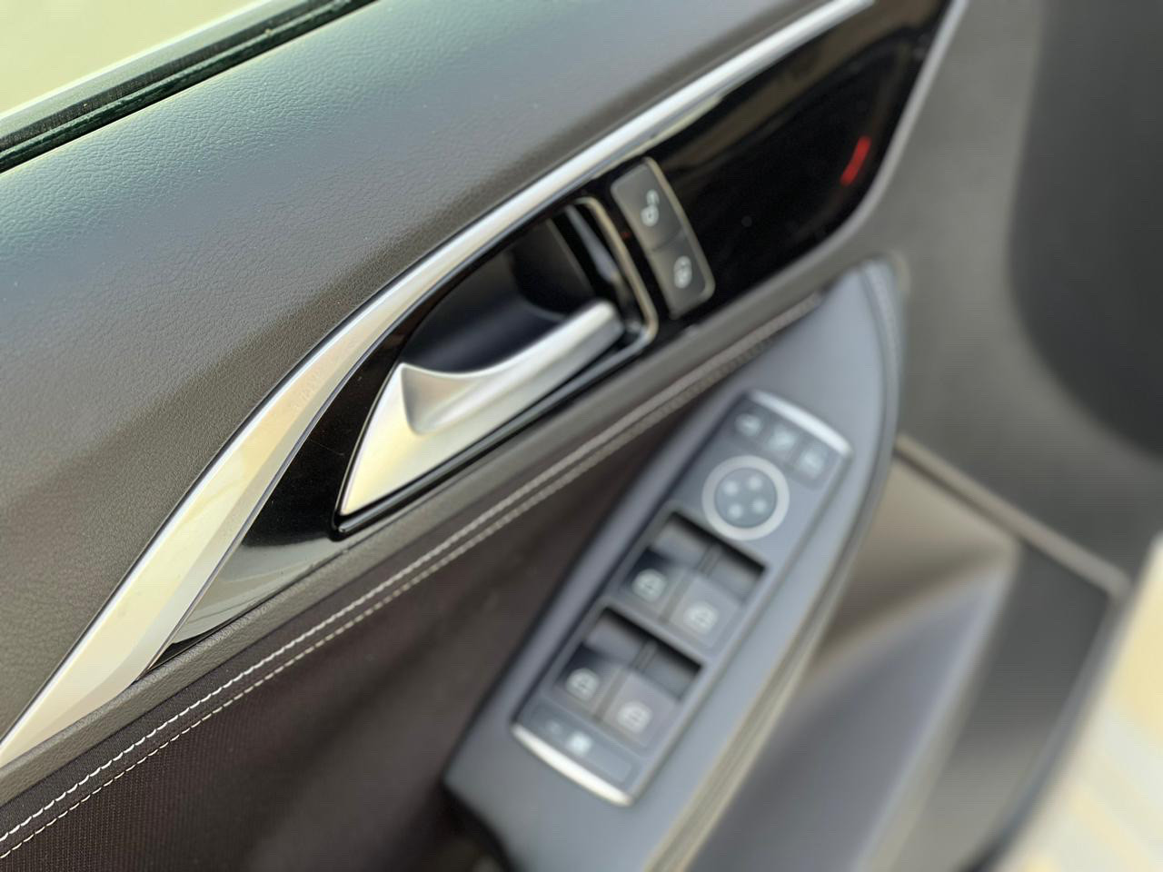 Infiniti Q30 - Image 13