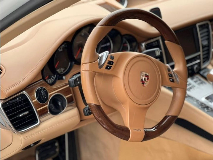 Porsche Panamera - Image 12