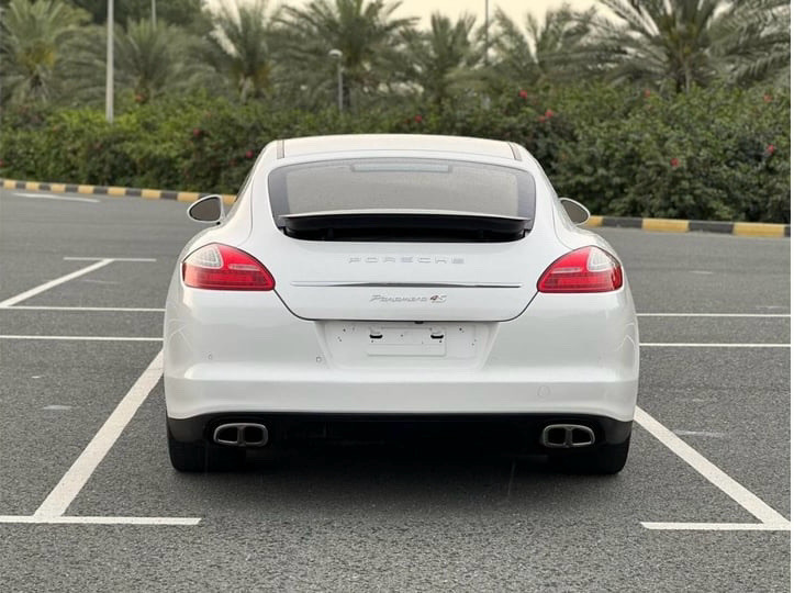 Porsche Panamera - Image 6