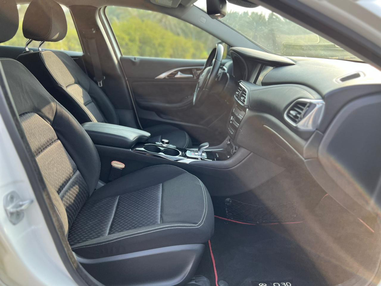 Infiniti Q30 - Image 6