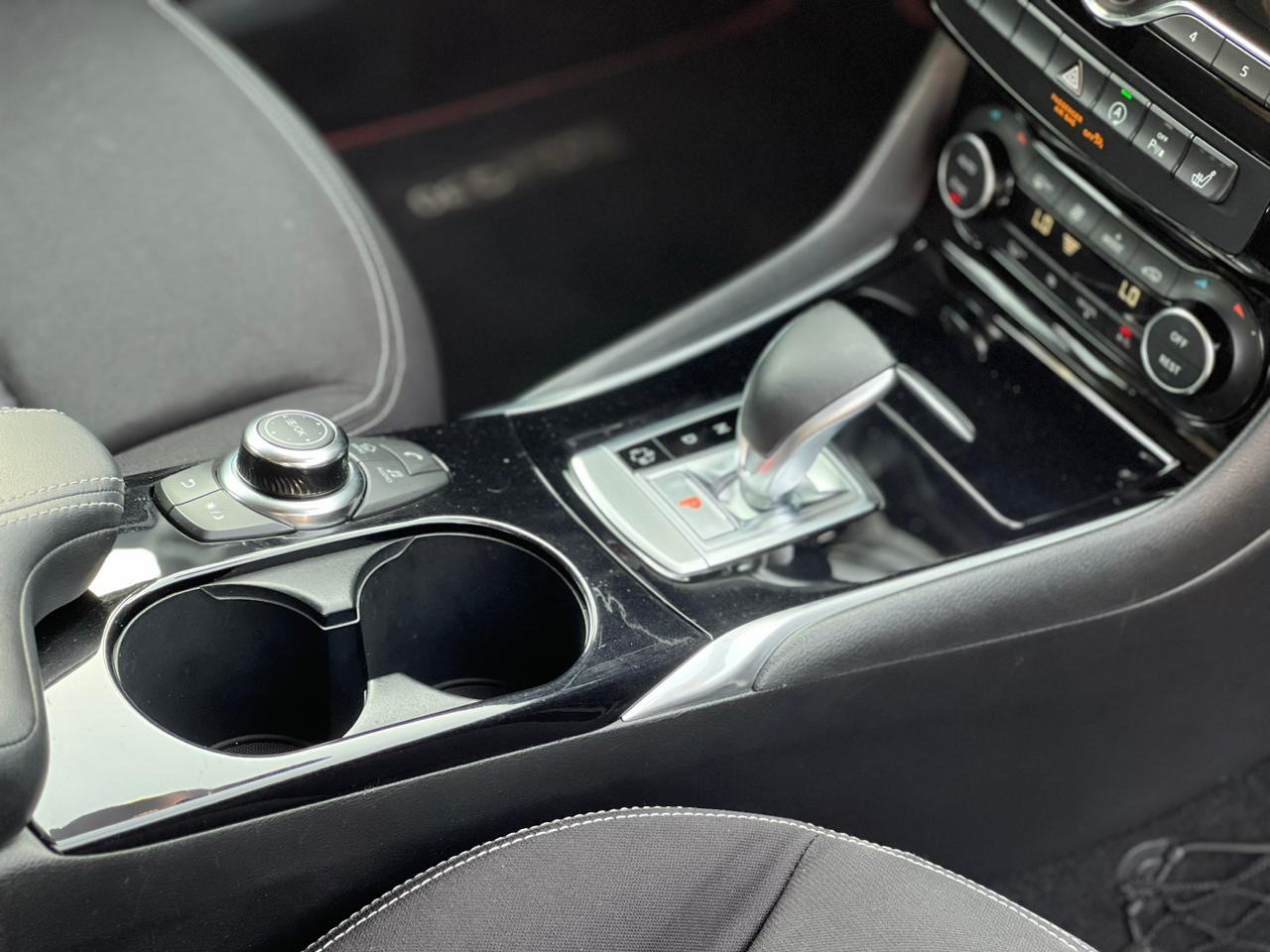 Infiniti Q30 - Image 8