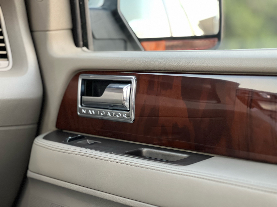 Lincoln Navigator - Image 17