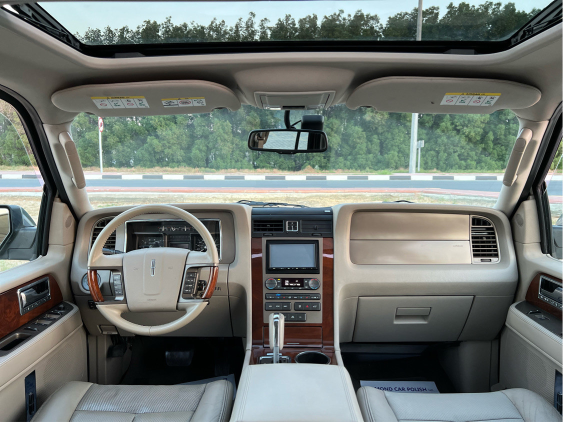 Lincoln Navigator - Image 14