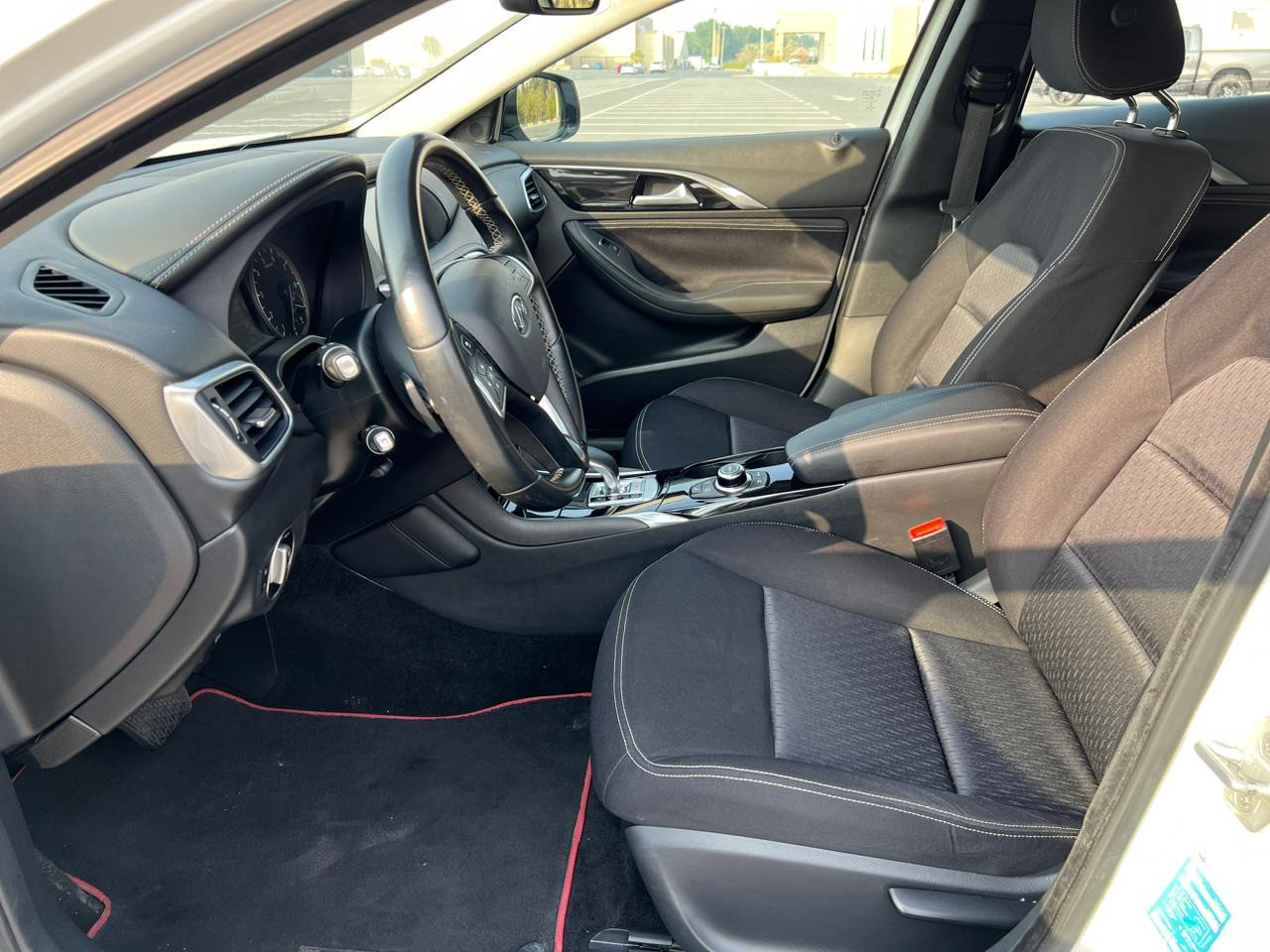 Infiniti Q30 - Image 10