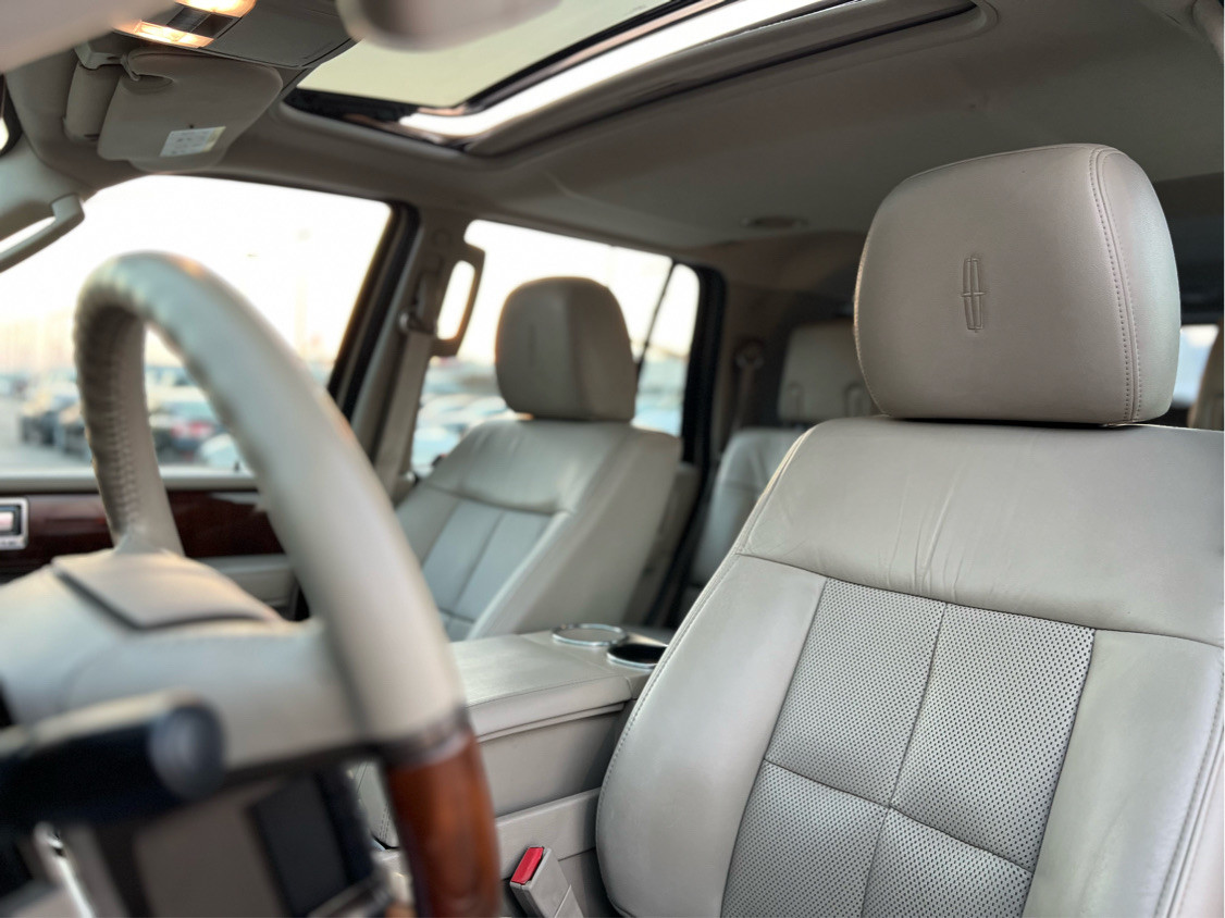 Lincoln Navigator - Image 11