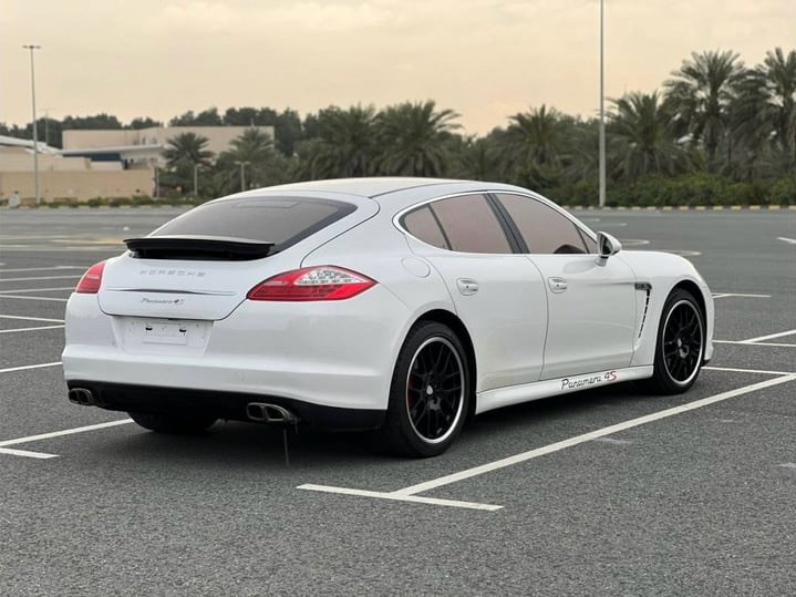 Porsche Panamera - Image 8