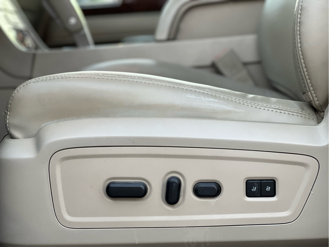 Lincoln Navigator - Image 10