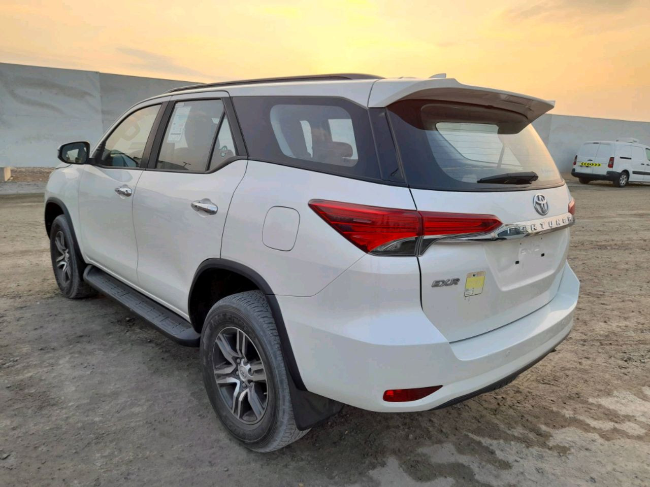 Toyota Fortuner - Image 2