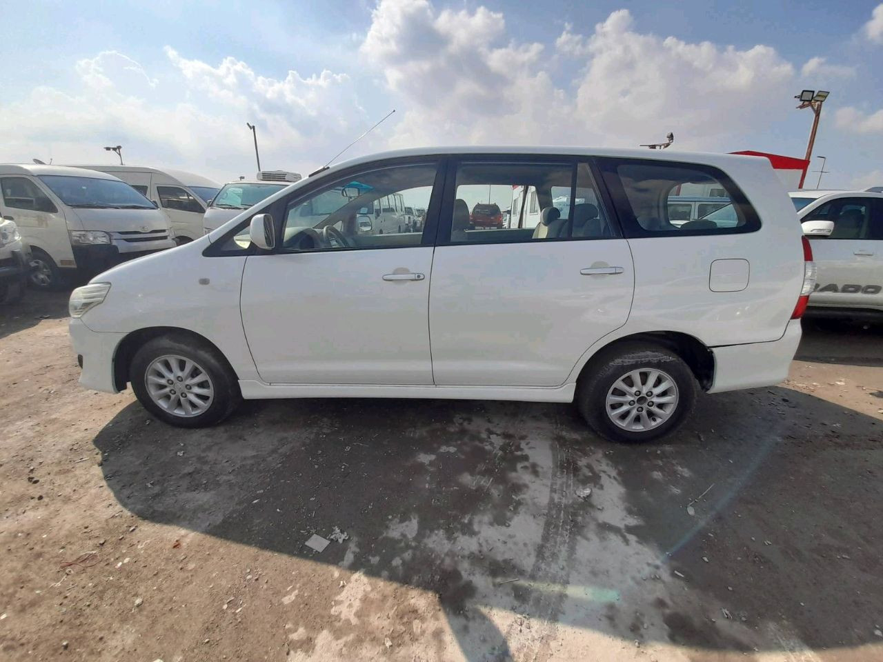Toyota Innova - Image 2