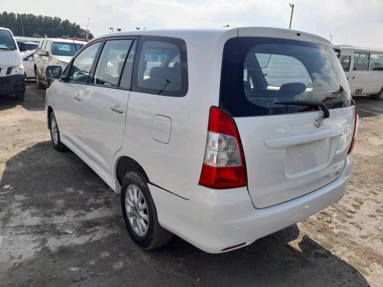 Toyota Innova - Image 3