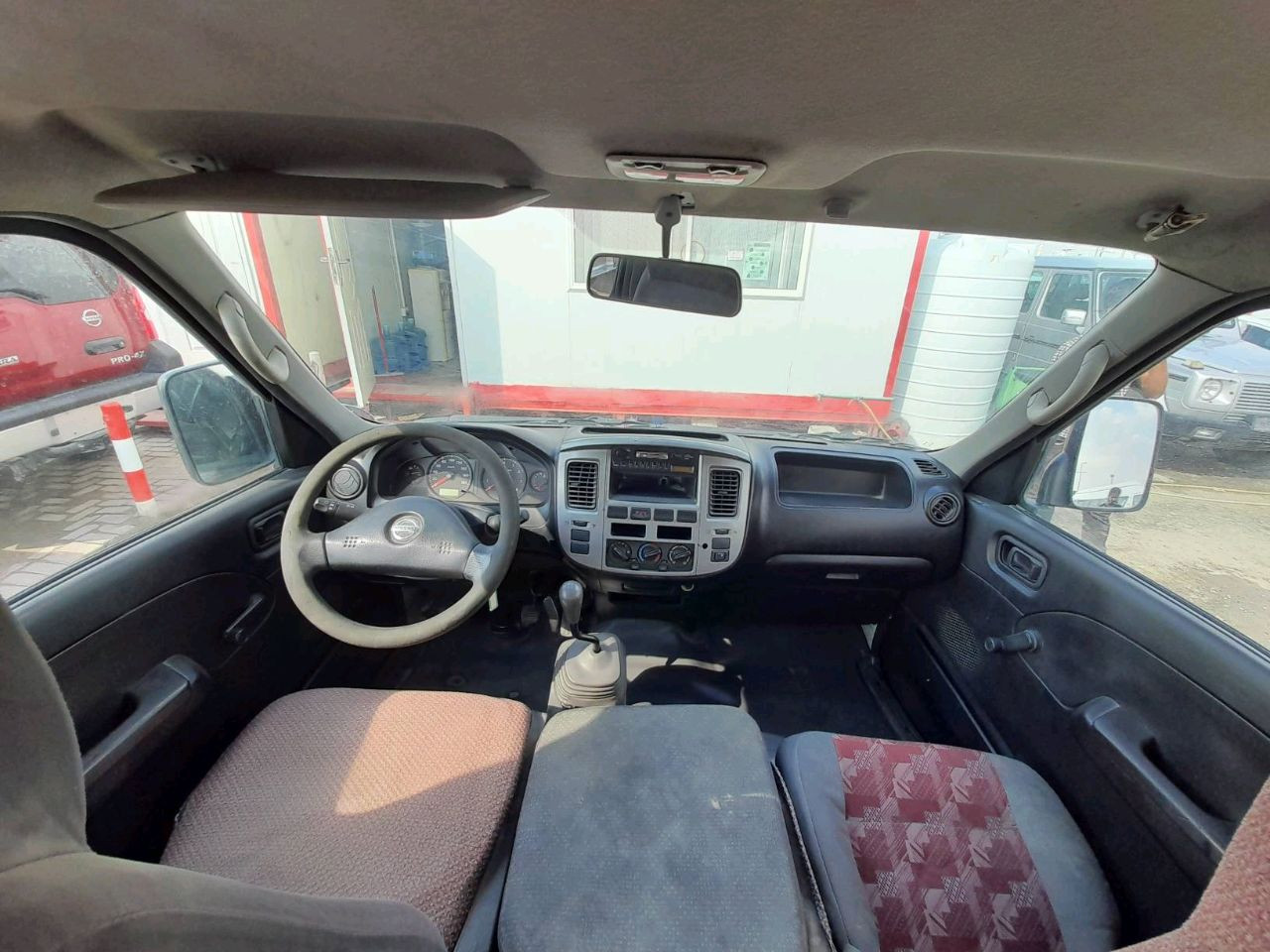 Nissan Urvan - Image 5