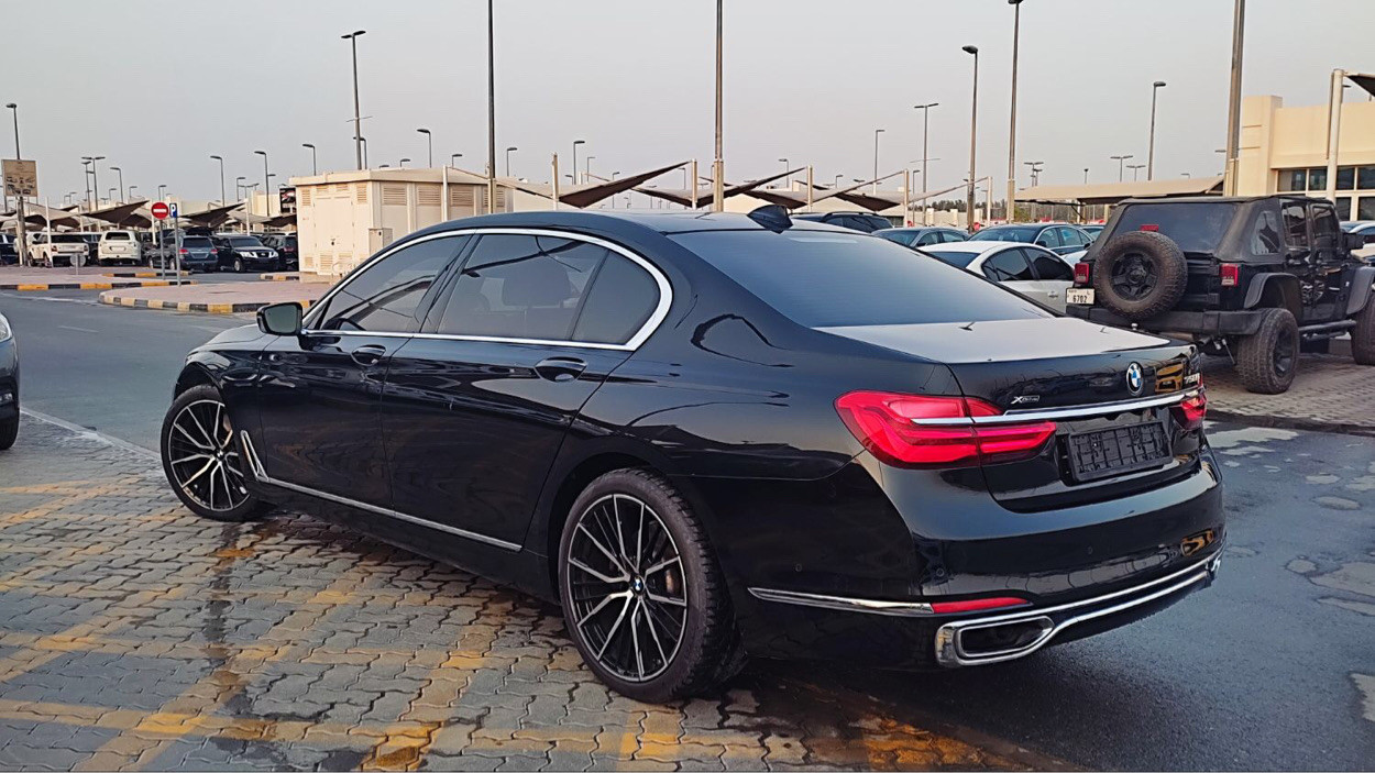 BMW 7-Series - Image 9