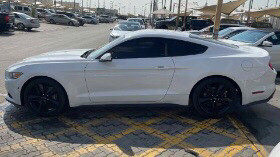 Ford Mustang - Image 10