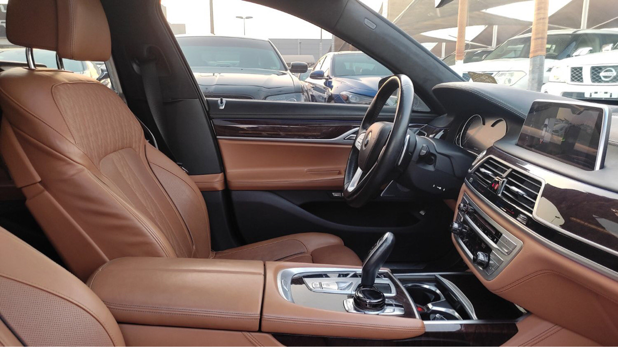 BMW 7-Series - Image 3