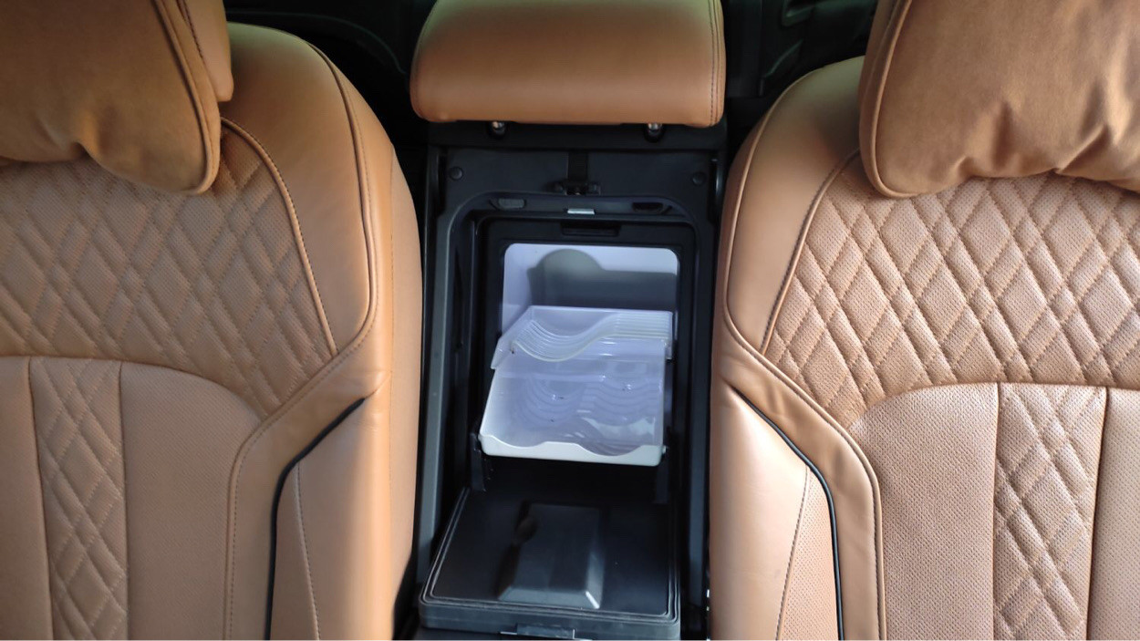 BMW 7-Series - Image 6
