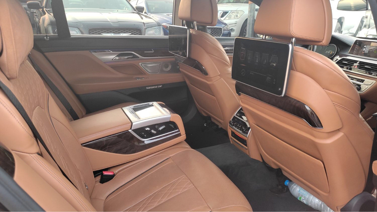 BMW 7-Series - Image 8