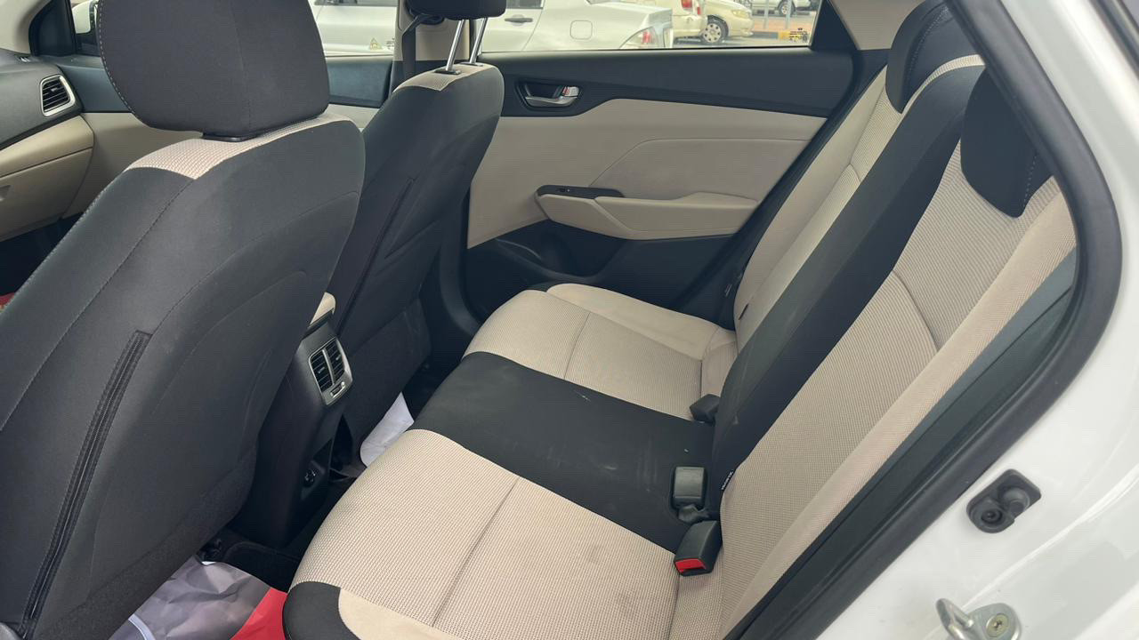 Hyundai Accent - Image 6