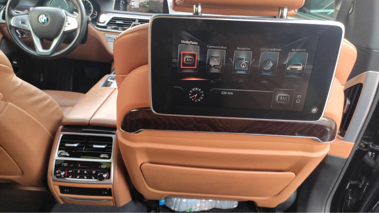 BMW 7-Series - Image 5
