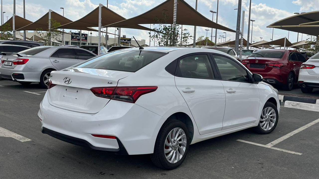 Hyundai Accent - Image 4