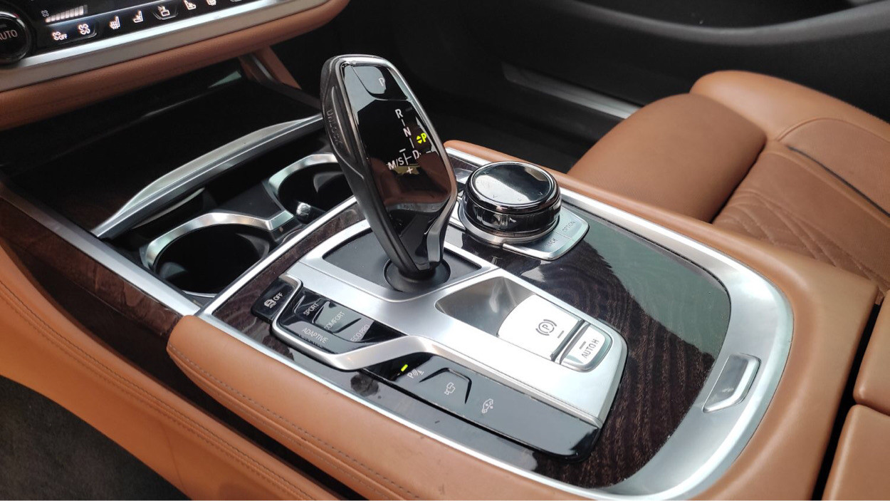 BMW 7-Series - Image 2