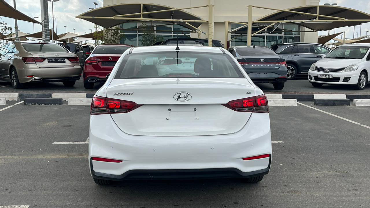 Hyundai Accent - Image 7