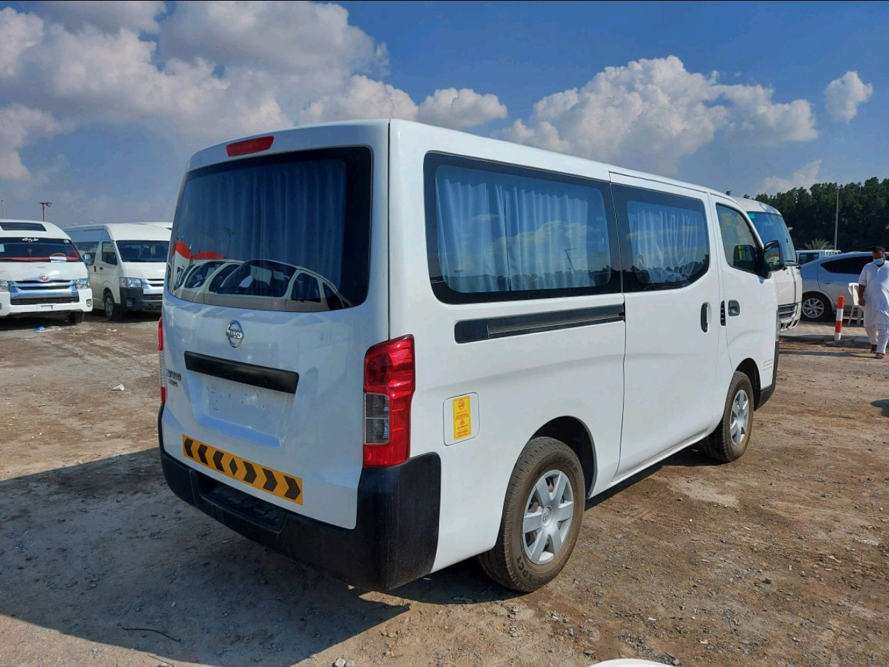 Nissan Urvan - Image 3