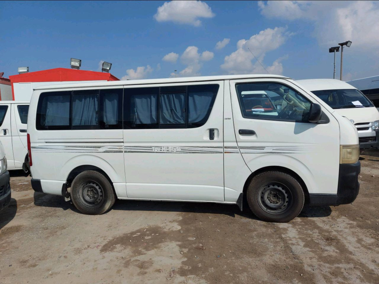 Toyota Hiace - Image 4