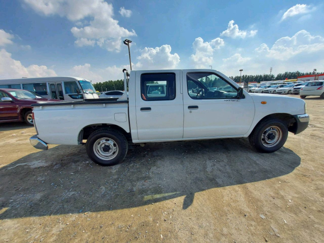 Nissan Double cabin 2400 - Image 5