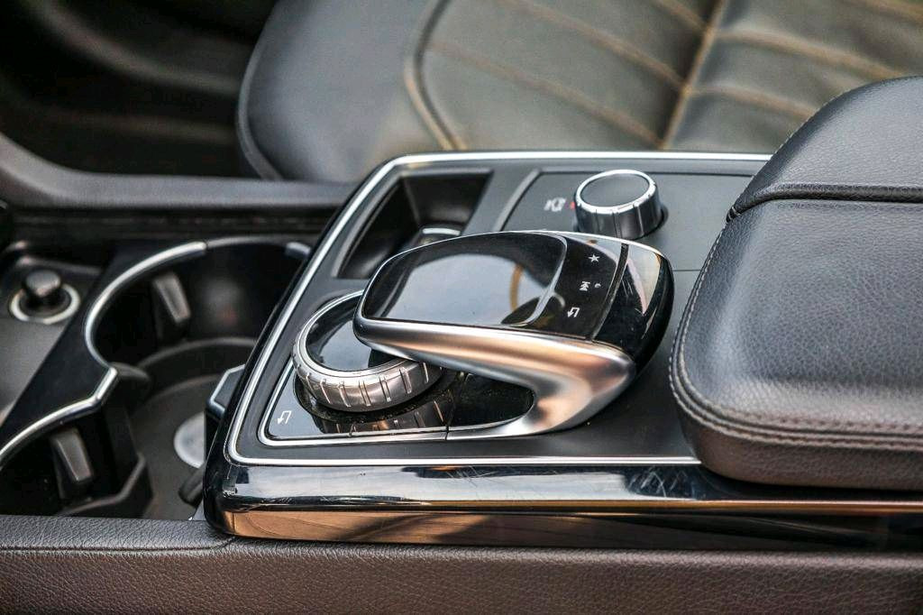 Mercedes Benz GLE SUV - Image 9