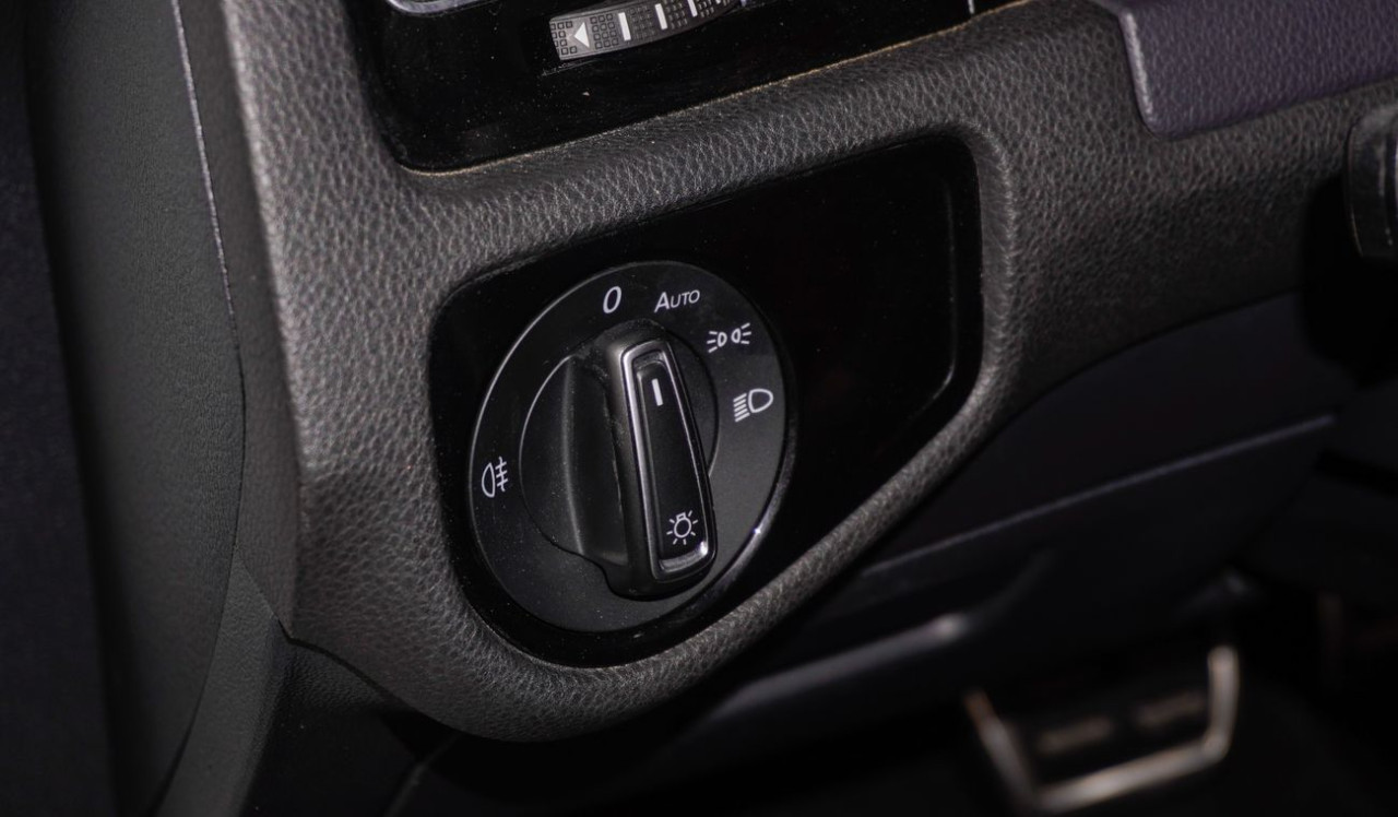 Volkswagen Golf - Image 7