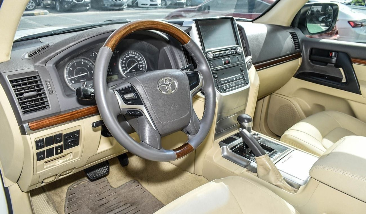Toyota Land Cruiser - Image 11