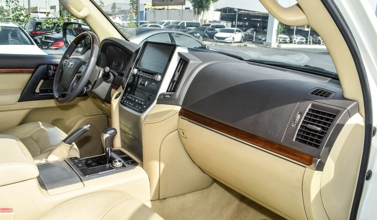 Toyota Land Cruiser - Image 7