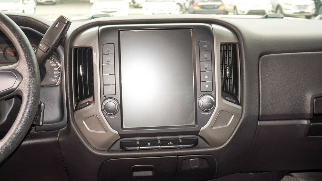 GMC Sierra - Image 8