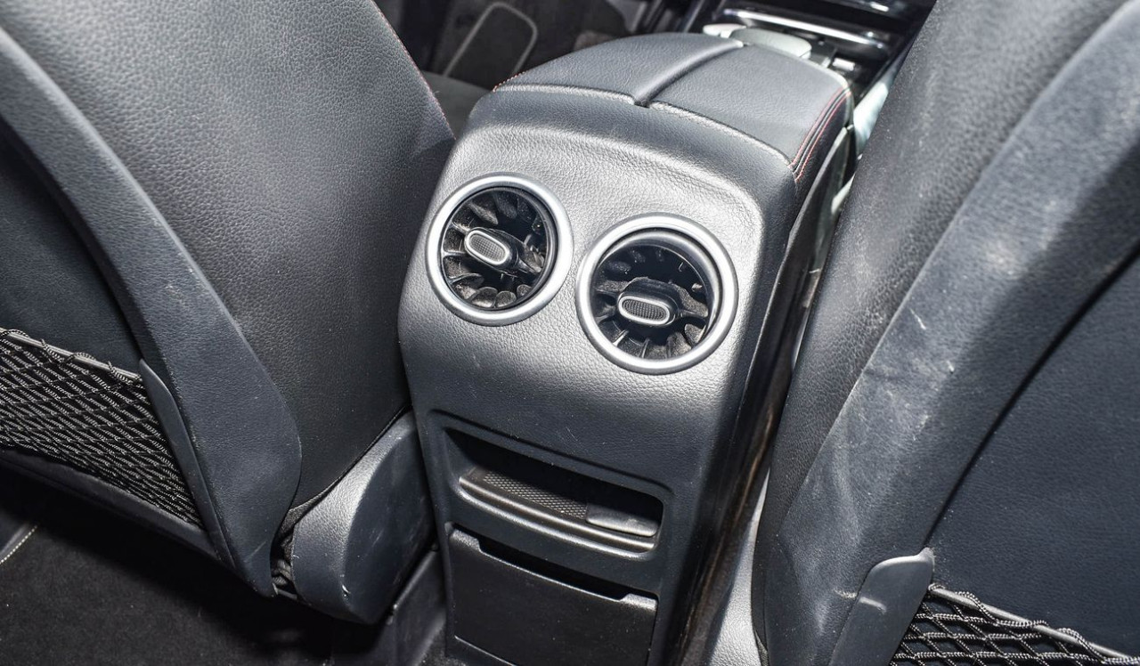 Mercedes Benz GLA - Image 12