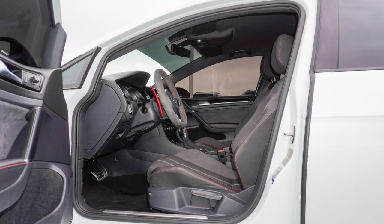 Volkswagen Golf - Image 4