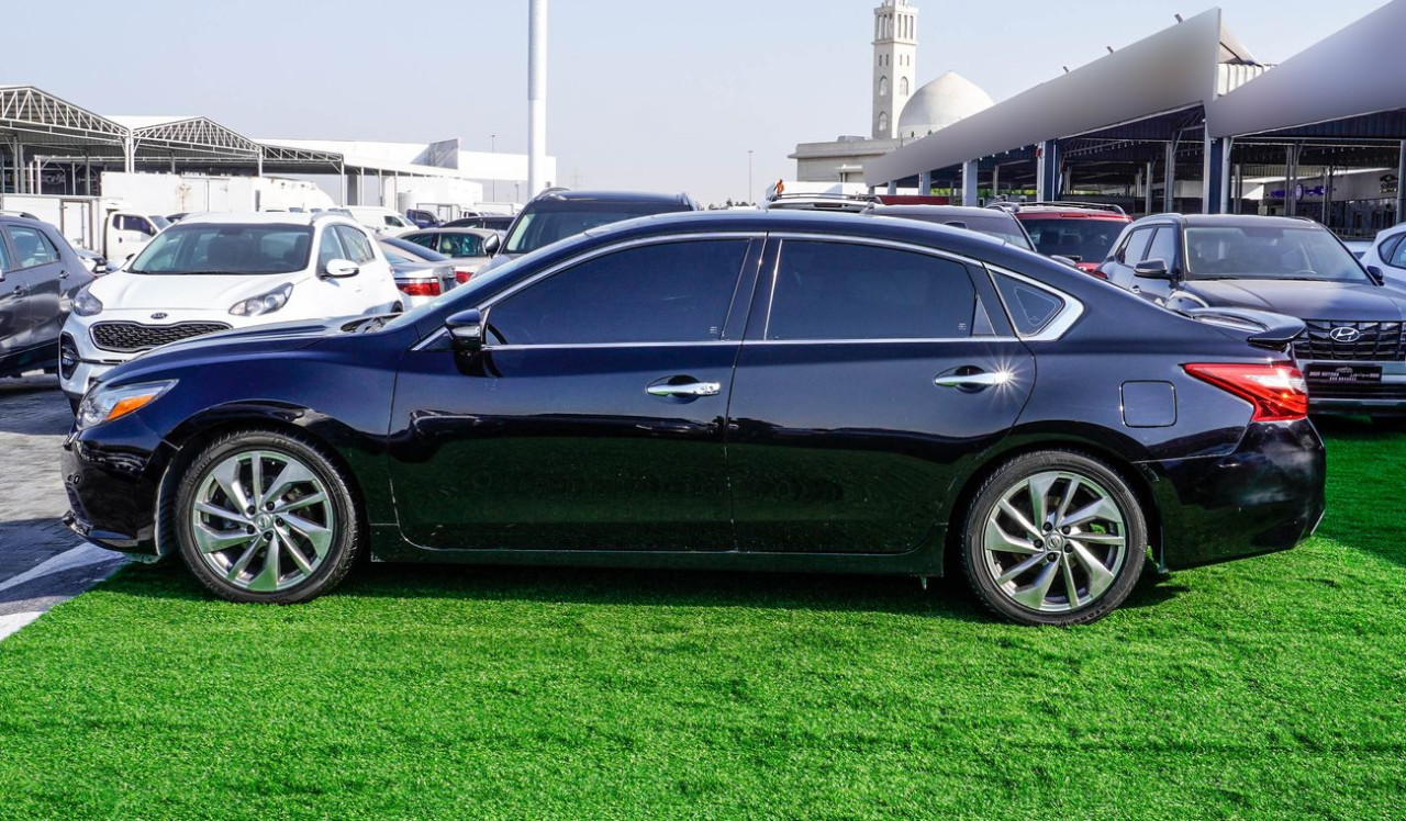 Nissan Altima - Image 9