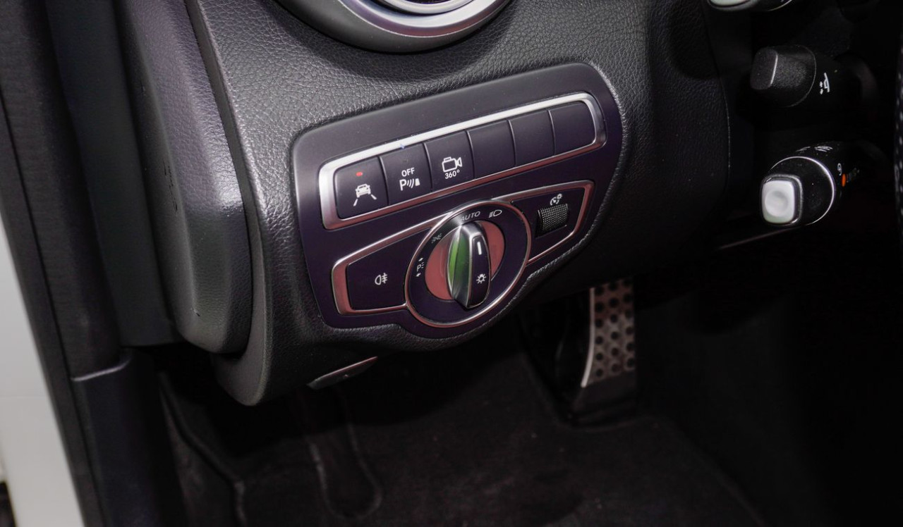 Mercedes Benz C-Class - Image 12