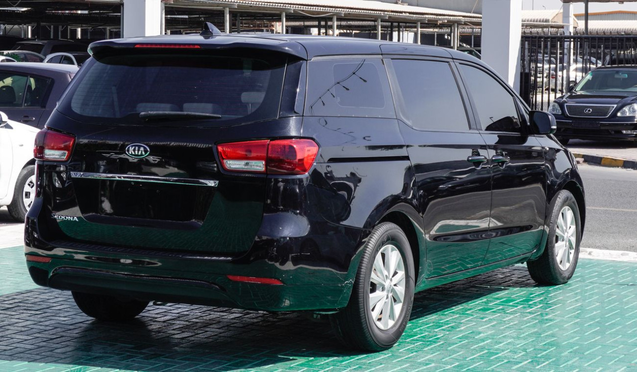 KIA Sedona - Image 8