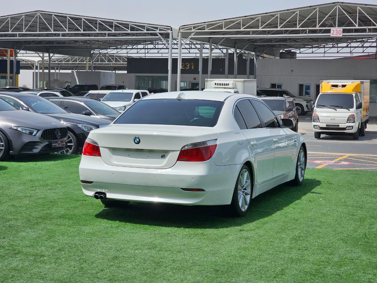 BMW 5-Series - Image 12