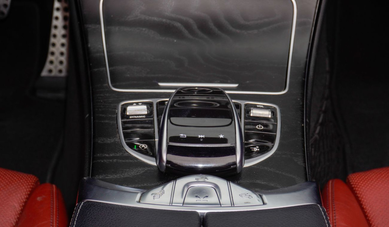 Mercedes Benz C-Class - Image 11