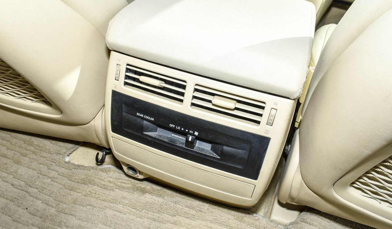 Toyota Land Cruiser - Image 3