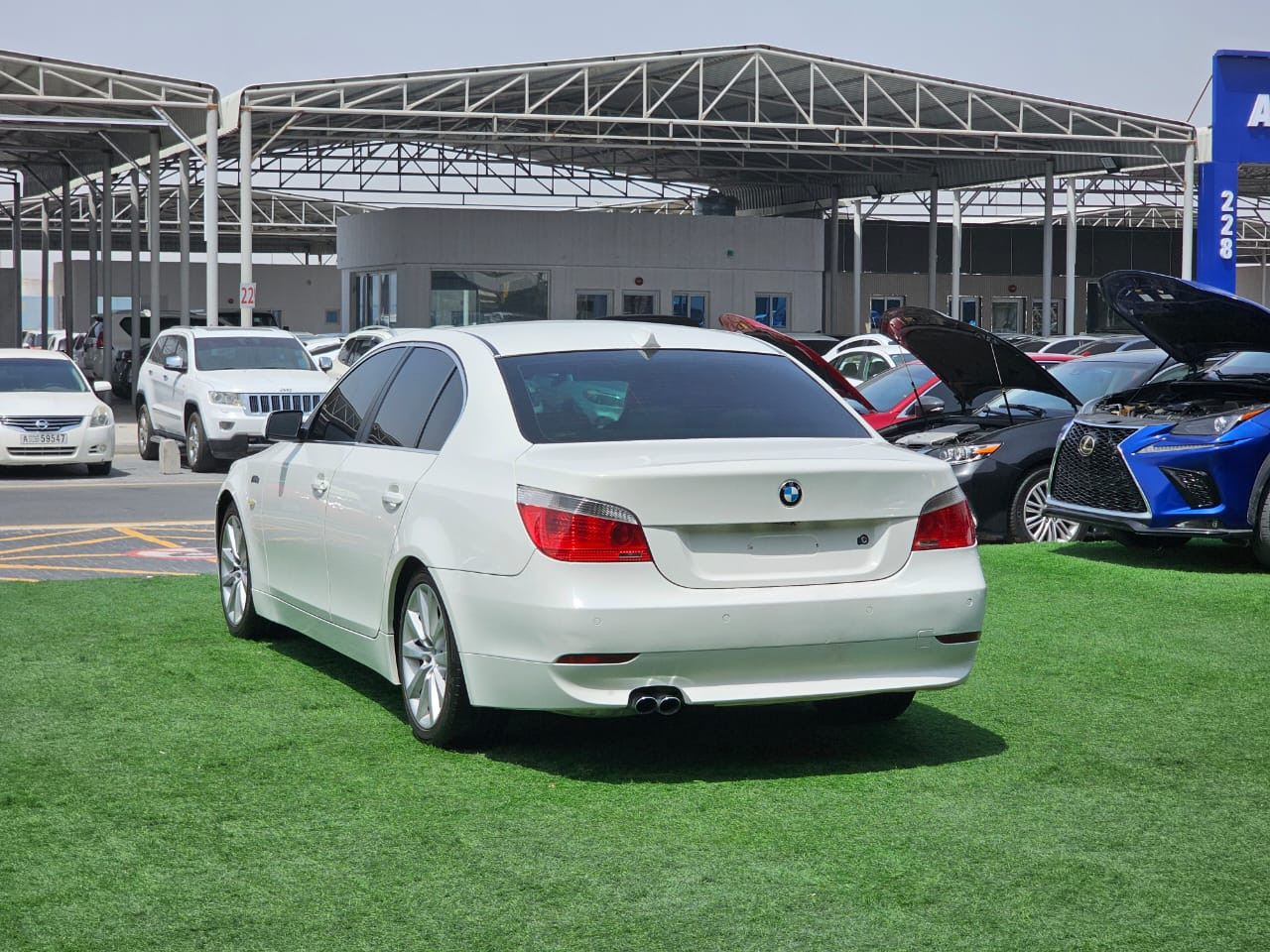 BMW 5-Series - Image 11