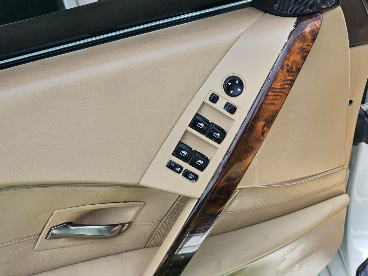 BMW 5-Series - Image 7