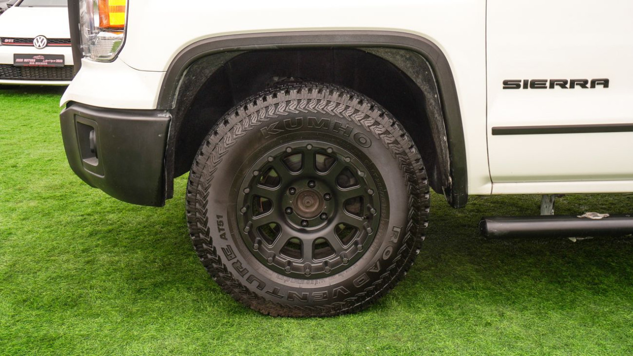 GMC Sierra - Image 4