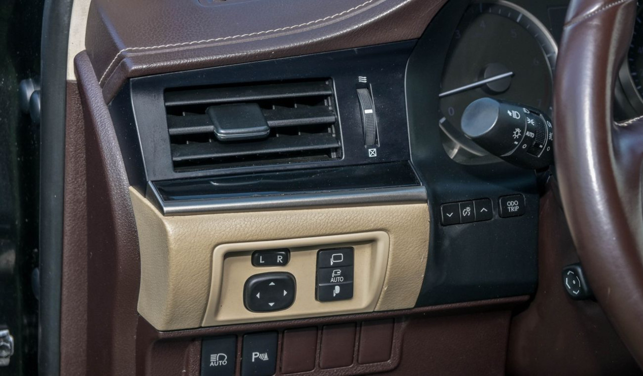 Lexus ES-Series - Image 12