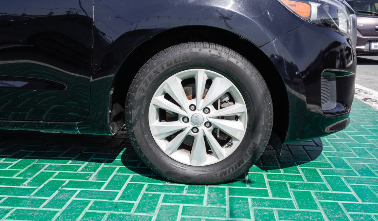 KIA Sedona - Image 9