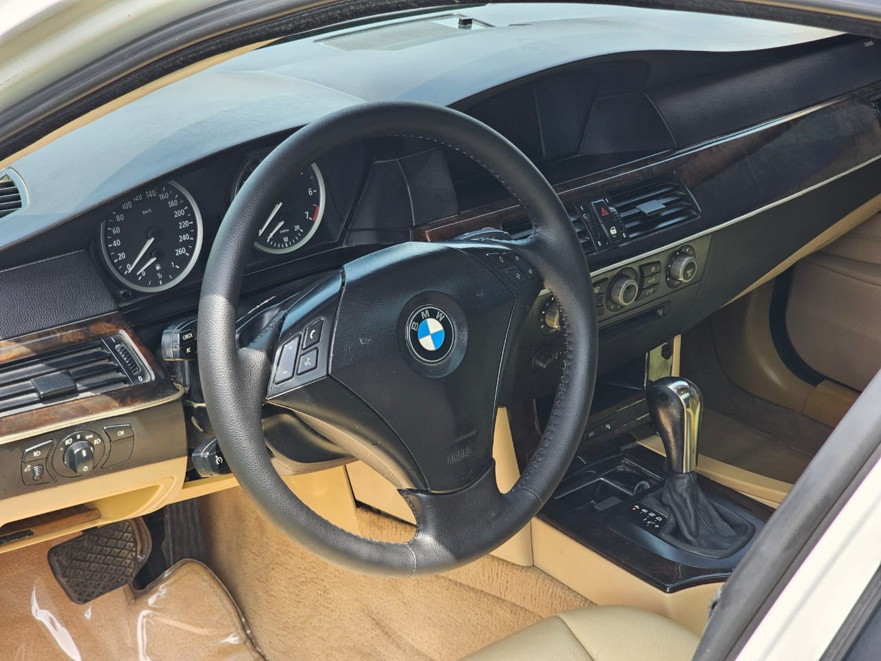 BMW 5-Series - Image 8